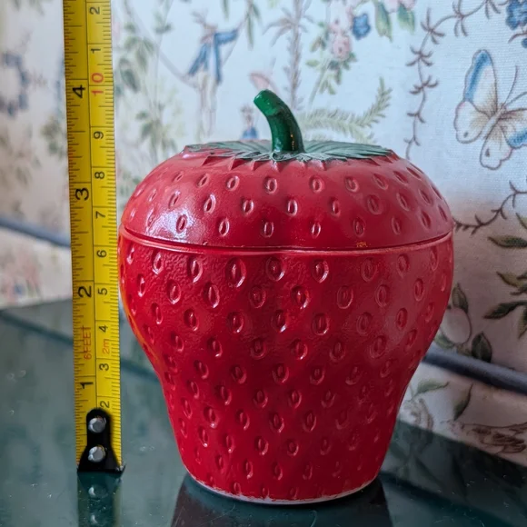 Vtg Milk Glass Strawberry Jar - Picture 9 of 13